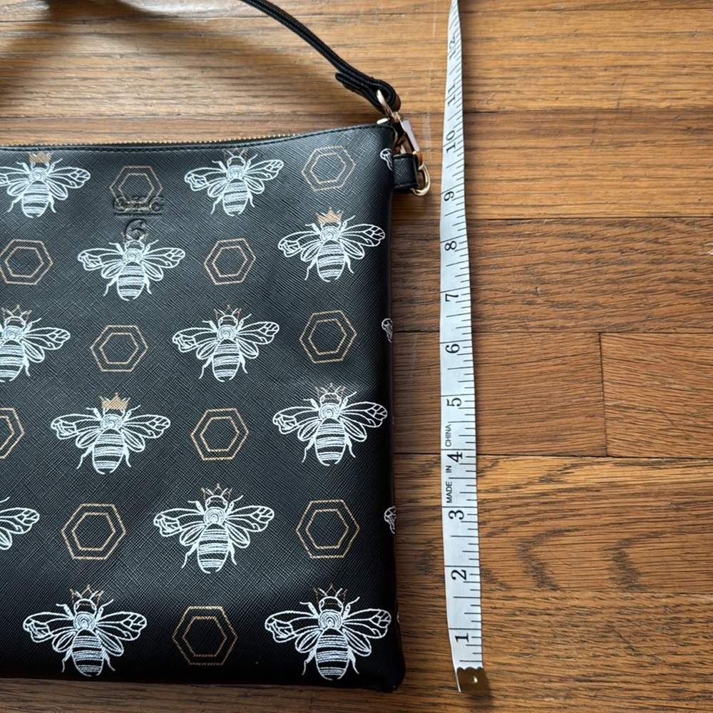 🐝 OTG 247 “On The Go” Queen Bee Crossbody bag. Vegan leather. - Picture 6 of 8
